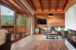 Living area - Chalet in Neukirchen Near Ski Lift (Neukirchen am Grossvenediger)