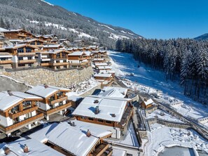 Chalet | Exterior - Chalet Near Ski Lift With Garden (Neukirchen am Grossvenediger)