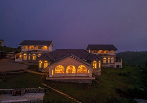 Front of property - Emerald Stays Ooty by VOYE HOMES (Kunda)