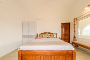 Premium Room | Egyptian cotton sheets, premium bedding, individually decorated - Emerald Stays Ooty by VOYE HOMES (Kunda)