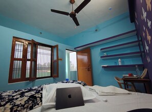 Deluxe Double Room, Balcony | Desk, laptop workspace, free WiFi - Sneh Homestay (Faizabad)