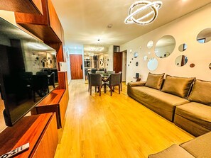 Smart TV - Spacious 3 BR Loft with Terrace and free Garage. (Barranco)