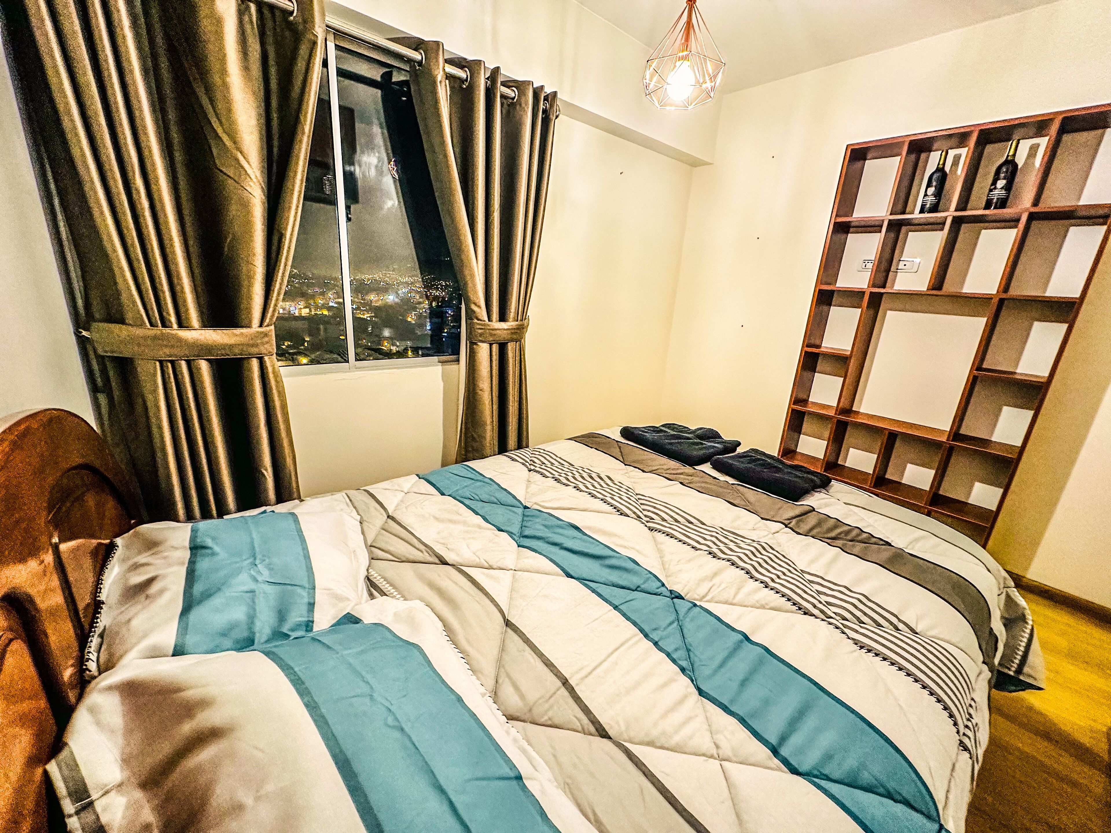 3 habitaciones, escritorio, tabla de planchar con plancha y wifi gratis 