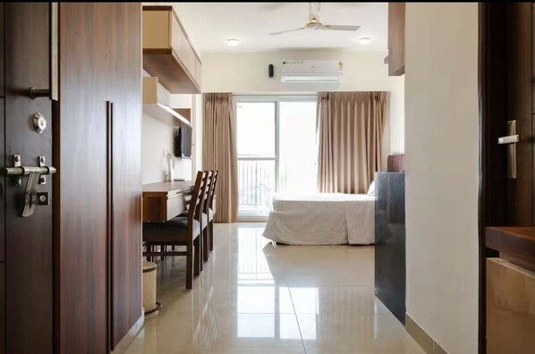 1 室のベッドルーム、アイロン / アイロン台