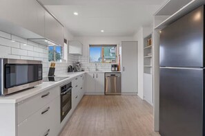 Private kitchen - King's Crossing - Taupo (TaupÅ)