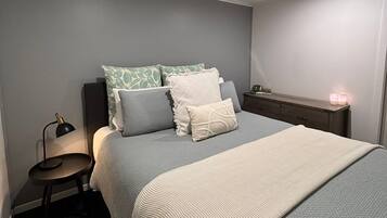 2 bedrooms, iron/ironing board, free WiFi