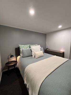 2 bedrooms, iron/ironing board, free WiFi