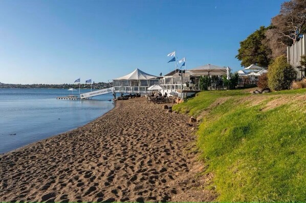 Beach - King's Crossing - Taupo (TaupÅ)