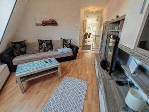 Living room - White Apartment Cozy & Central One-bedroom Retreat in Kecskemét (Kecskemet)