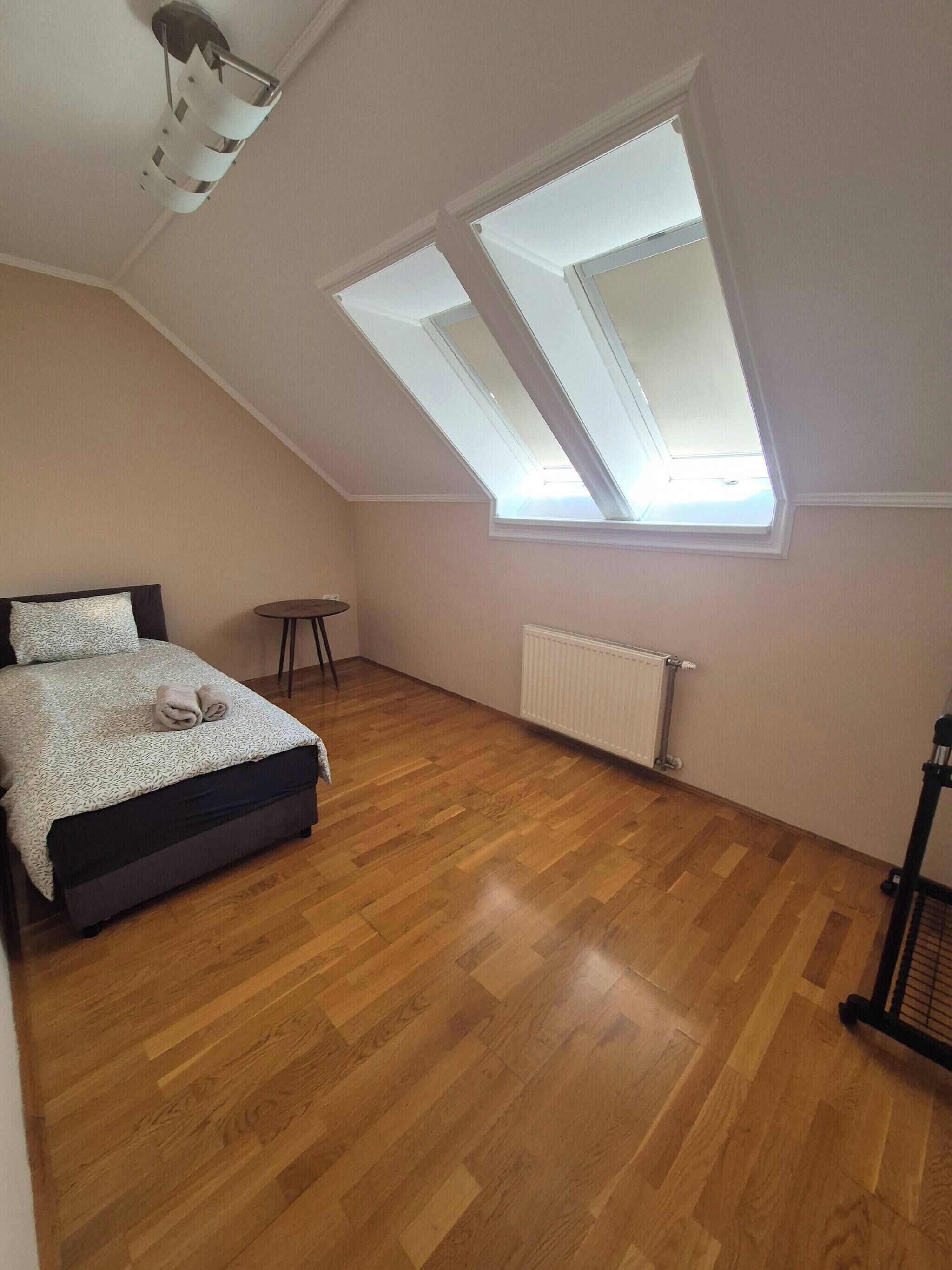 2 bedrooms, WiFi, bed sheets