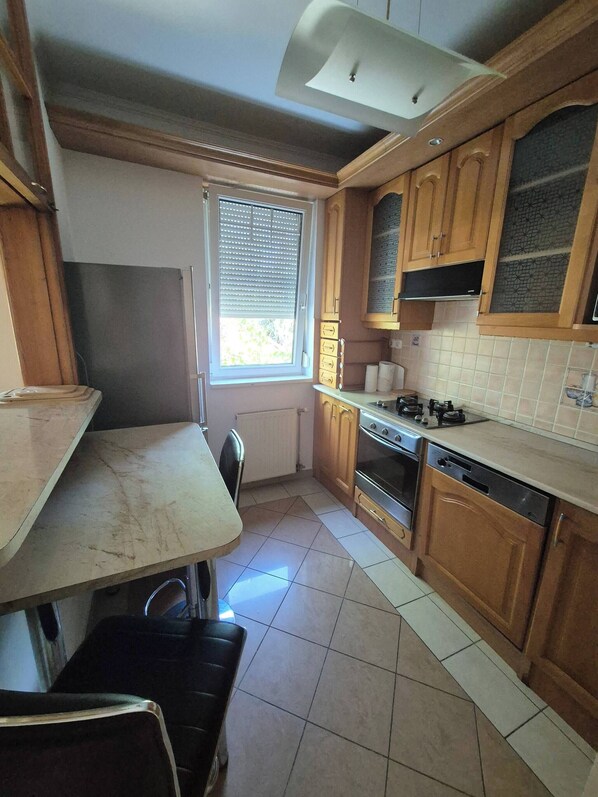 Fridge, microwave, oven, stovetop