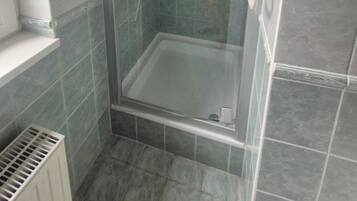 Douche, serviettes fournies