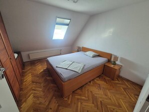 2 habitaciones, acceso a internet y ropa de cama 