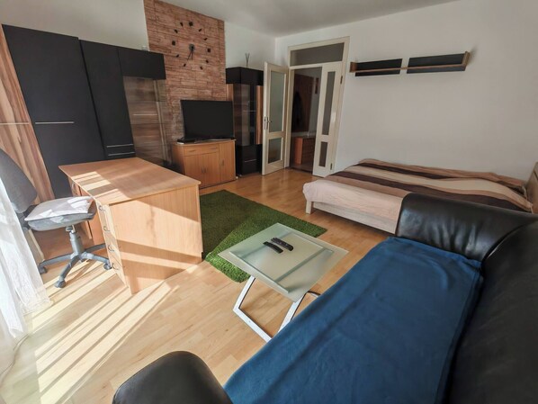 1 bedroom, internet, bed sheets