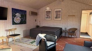 4 bedrooms, iron/ironing board, free WiFi