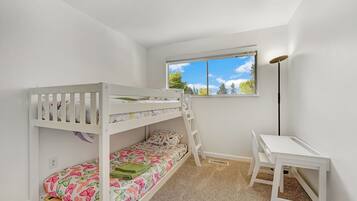 5 bedrooms, WiFi, bed sheets