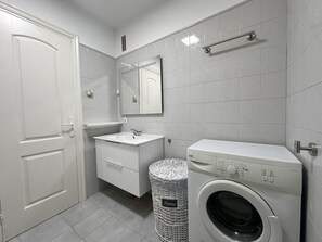 Secador de pelo y toallas