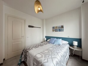 2 chambres, fer et planche à repasser, accès au Wi-Fi (inclus)