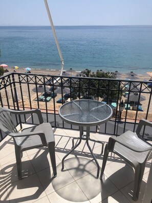 Classic Room, Balcony, Beach View | Terrace/patio - DIMITRA ROOMS (North Kynouria)