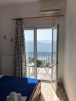 Classic Room, Balcony, Beach View | Soundproofing, free WiFi
