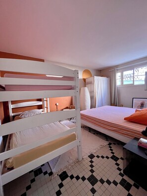 2 chambres, lit parapluie, Wi-Fi gratuit, draps fournis