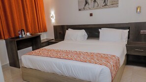 Bureau, espace de travail pour ordinateur portable, Wi-Fi gratuit