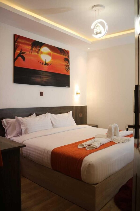 Bureau, espace de travail pour ordinateur portable, Wi-Fi gratuit