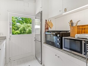 Fridge, microwave, dishwasher, cookware/dishes/utensils
