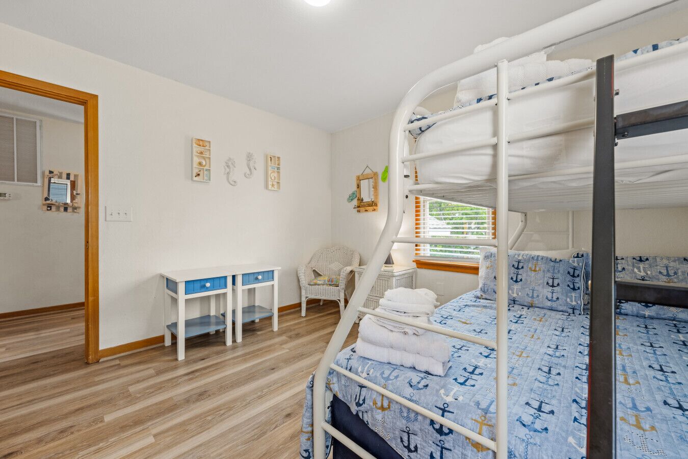6 makuuhuonetta, silitysrauta/-lauta, Wi-Fi, vuodevaatteet