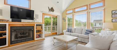 Smart TV, fireplace