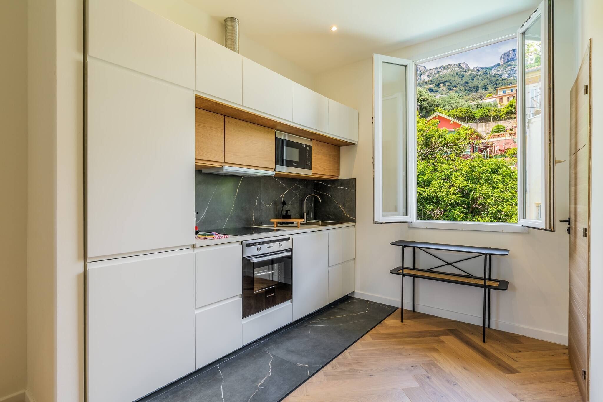 Refrigerador, horno, lavavajillas, utensilios de cocina