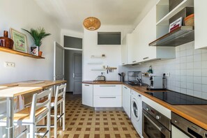 Kühlschrank, Mikrowelle, Ofen, Geschirrspüler
