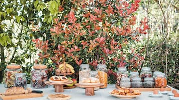 Desayuno buffet (EUR 20 por persona)