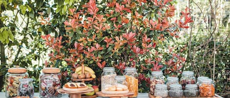 Petit déjeuner buffet (20 EUR par personne)