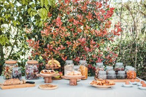 Petit déjeuner buffet servi tous les jours en supplément