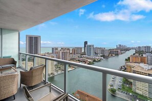 Property grounds - Top Luxury Apartment with Pool & Gym (Hallandale Beach)