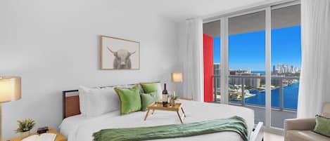 2 habitaciones, escritorio, tabla de planchar con plancha y wifi