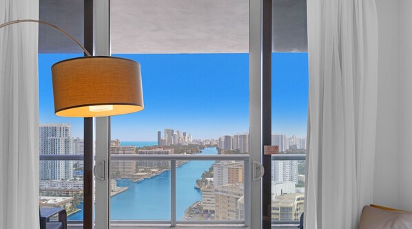 Interior - 2BR Apartment with amenities, pool and Infinite Vi (Hallandale Beach)