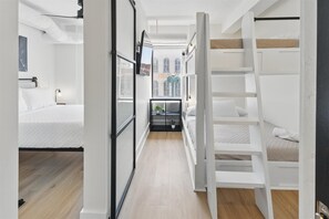3 chambres, fer et planche à repasser, Wi-Fi, draps fournis