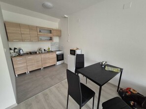 Apartemen, 1 kamar tidur, Boleh Merokok, balkon | Ruang makan