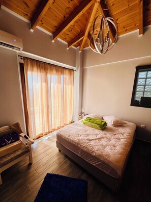 3 habitaciones, tabla de planchar con plancha, wifi y ropa de cama