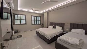 Executive Room | Desk, laptop workspace, soundproofing, free WiFi