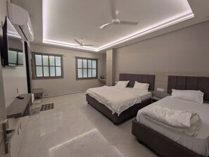 Executive Room | 1 bedroom, desk, laptop workspace, free WiFi