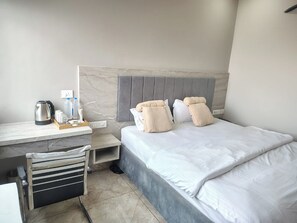 Superior Room - Haritwal Guest House (Varanasi)