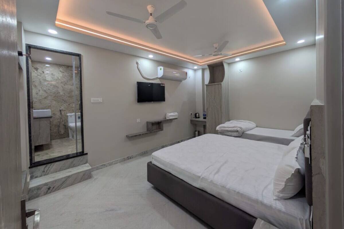 Family Room | 1 bedroom, desk, laptop workspace, free WiFi