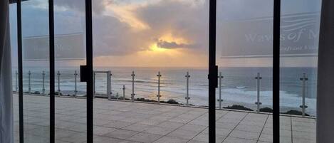 Familie driepersoonskamer, uitzicht op zee | Terras