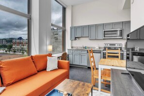 Interior - CozySuites Modern 1BR in Downtown Pitts 20 (Pittsburgh)