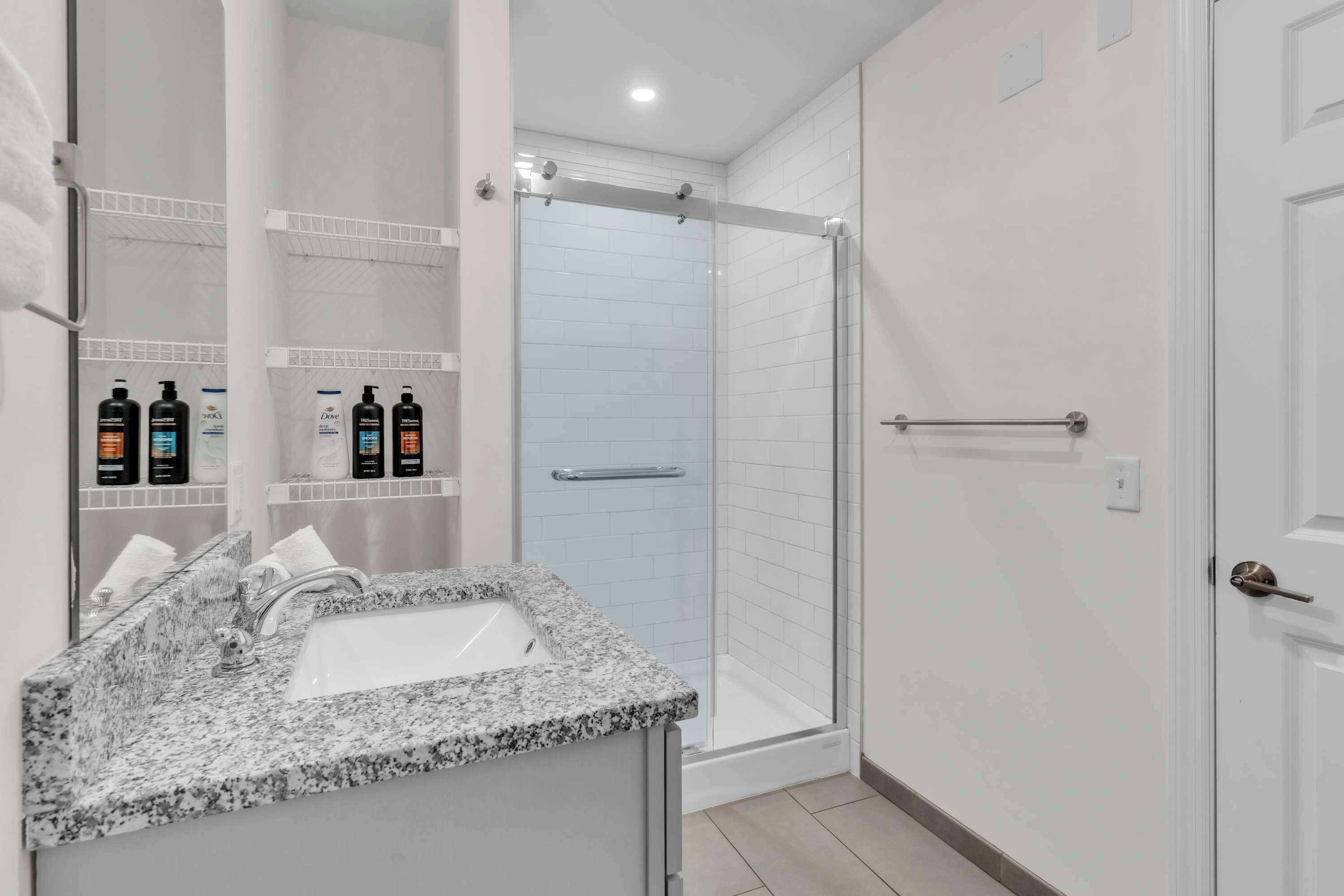 淋浴设施、吹风机、毛巾