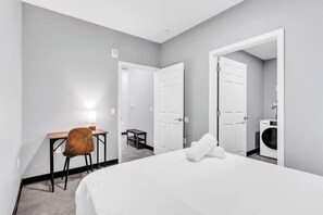 1 dormitorio, tabla de planchar con plancha, wifi y ropa de cama