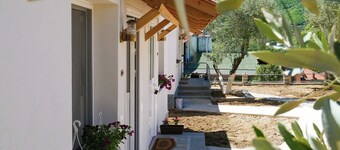 Cozy bungalow in charming Roshnik Village 101